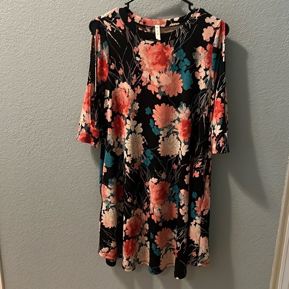 mts Dresses & Skirts - Dress with cut out sleeves and pockets size small
